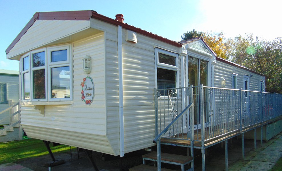 PREOWNED 2002 WILLERBY LYNDHURST Flower of May